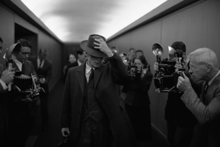 Robert Oppenheimer: Padre de la Bomba Atómica y Estrella de Hollywood